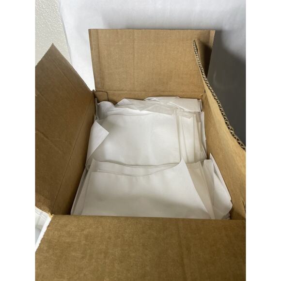 Pack of 100 White Anti-Scratch Pouches - 5" x 8" Tear-Resistant Bags - Picture 2 of 4